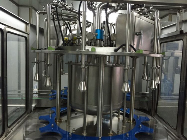 美國控製渦輪成人午夜影院在桶裝水定量灌裝機中的應用