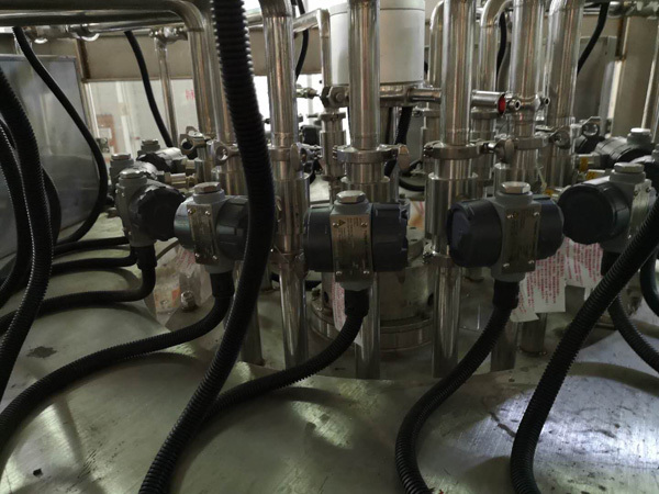 美國控製渦輪成人午夜影院在桶裝水定量灌裝機中的應用